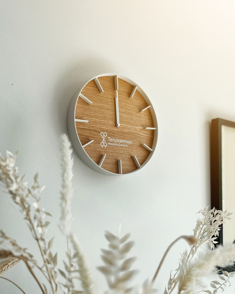 Tervisemaja seinakellad