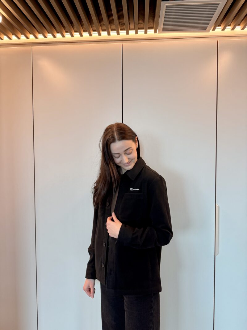 Breakwateri stiilsed tikitud jakid